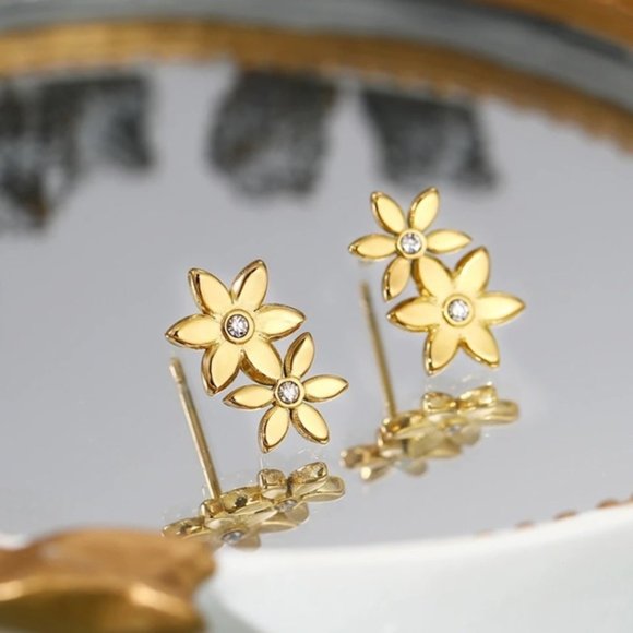 18k Gold Plated Flower Zircon Stud Earrings - Picture 3 of 7